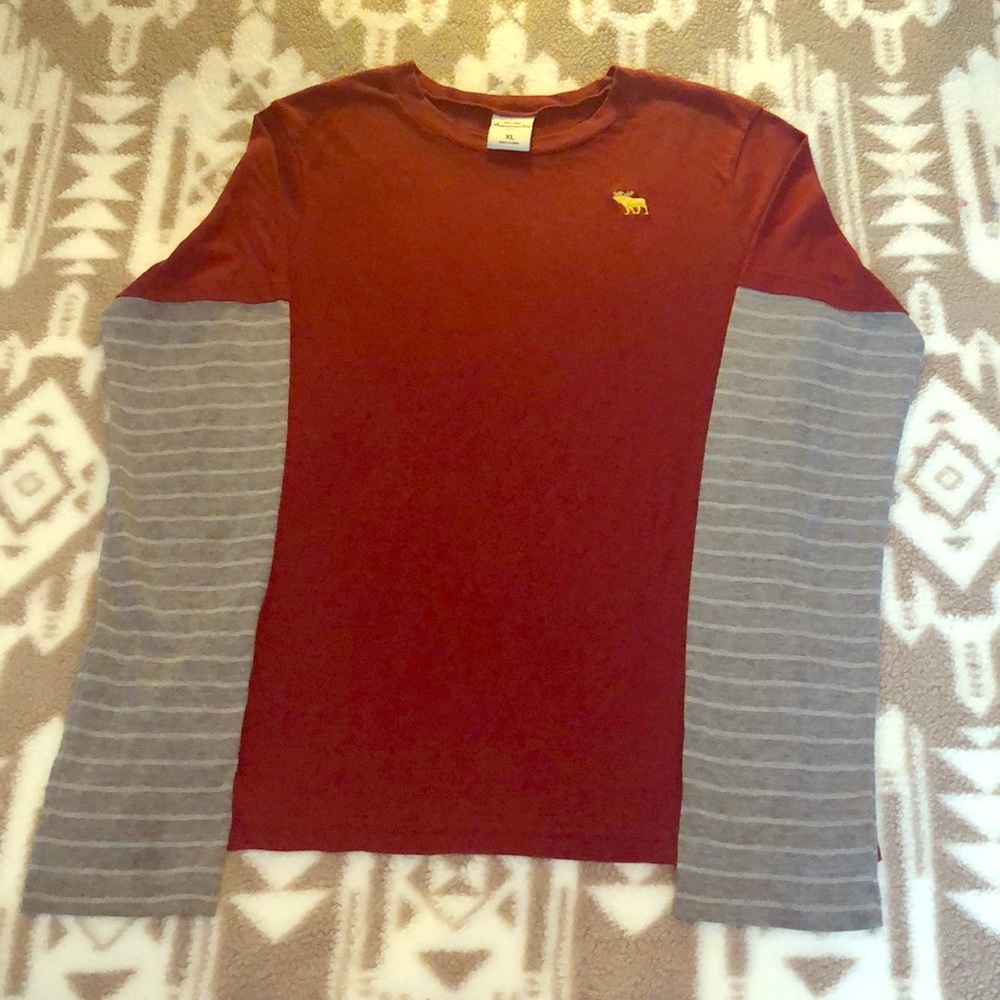 Burgundy/gray colors.